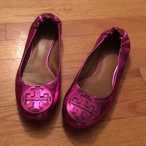 Tory Burch Hot pink metallic logo flats size 9.